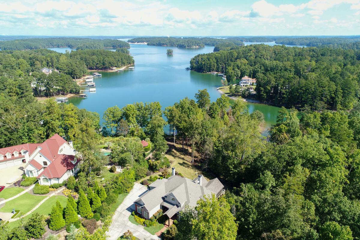 6515 GARRETT ROAD ON LAKE LANIER Luxury Homes Mansions For