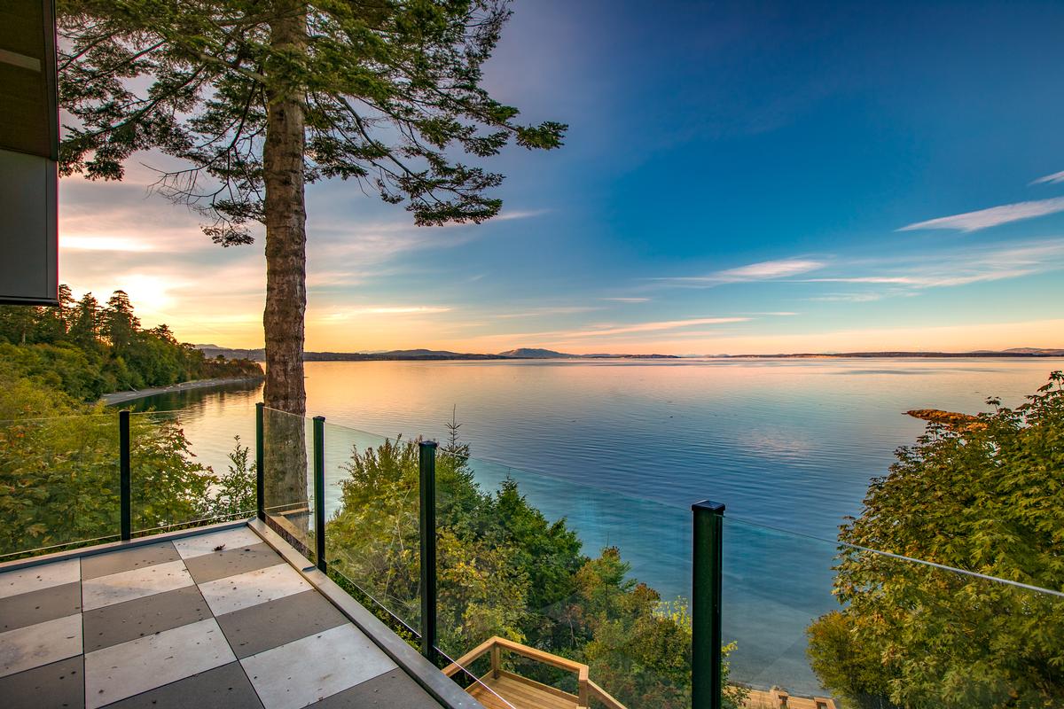 BRAND NEW CUSTOM OCEANFRONT HOME | British Columbia Luxury Homes ...