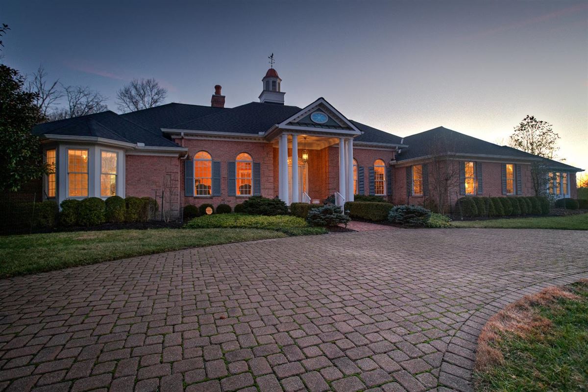 elegant-custom-built-traditional-ranch-ohio-luxury-homes-mansions