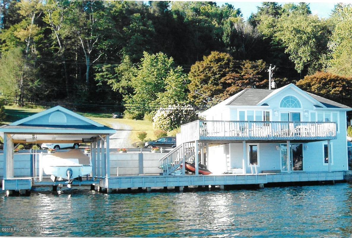 PRIME LAKEFRONT WITH FABULOUS FINISHED DOCK Pennsylvania Luxury Homes