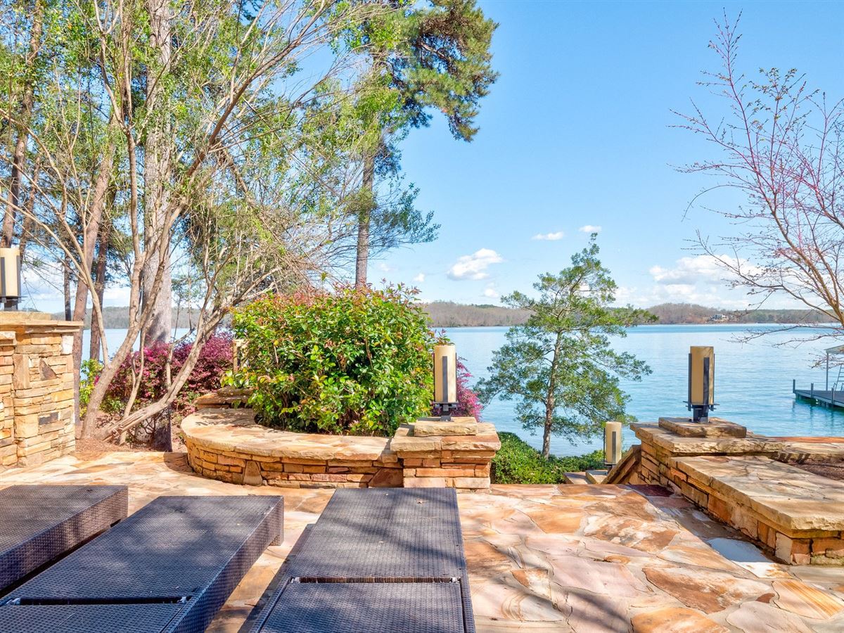 A BEAUTY INSIDE AND OUT ON LAKE KEOWEE South Carolina Luxury Homes