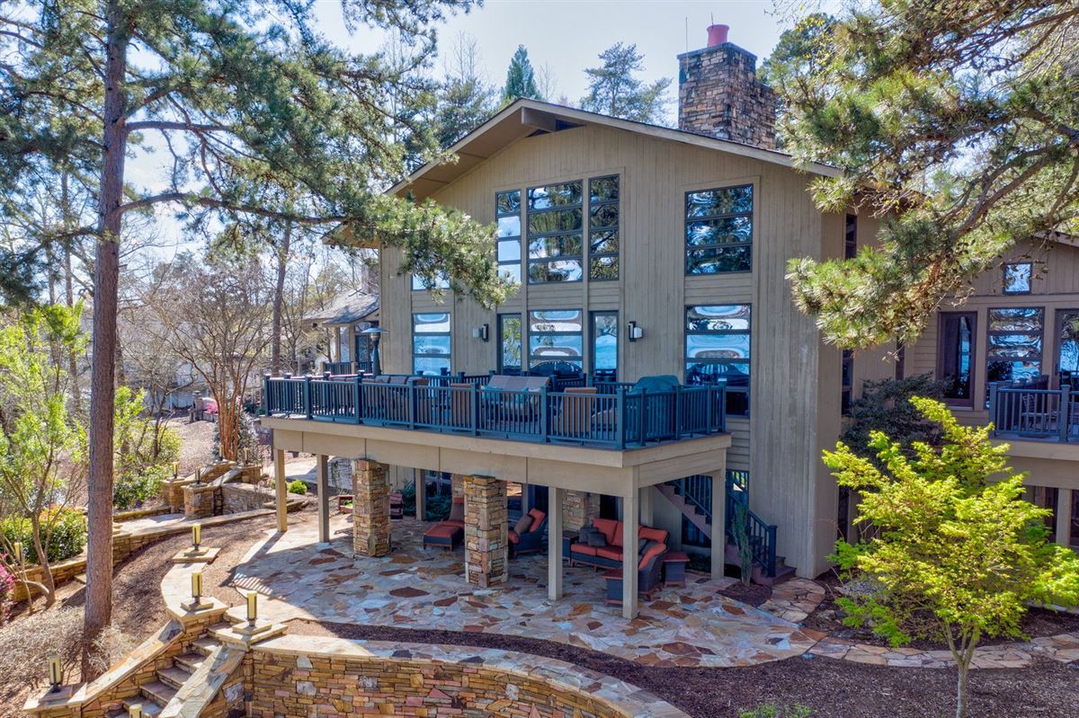 A BEAUTY INSIDE AND OUT ON LAKE KEOWEE South Carolina Luxury Homes