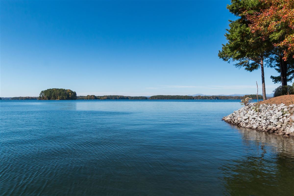 ENJOY LAKE KEOWEE LIVING South Carolina Luxury Homes Mansions For