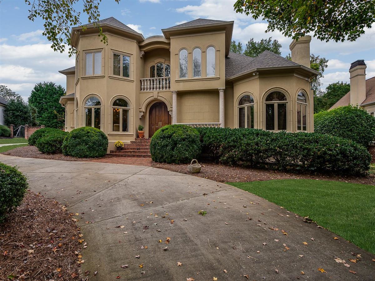 TIMELESS CUSTOM HOME WITH HIGHEND FINISHES North Carolina Luxury