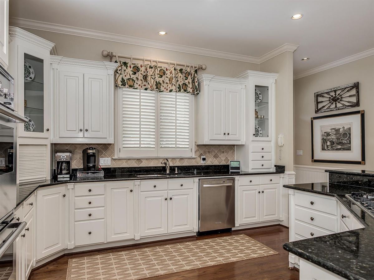 TIMELESS CUSTOM HOME WITH HIGHEND FINISHES North Carolina Luxury