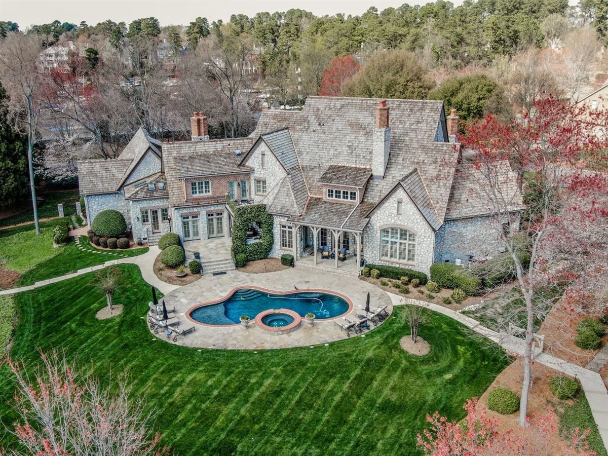 MAGNIFICENT LAKE NORMAN WATERFRONT ESTATE North Carolina Luxury Homes