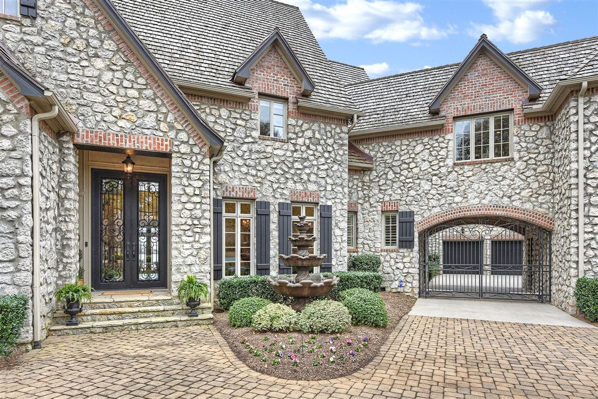 MAGNIFICENT LAKE NORMAN WATERFRONT ESTATE North Carolina Luxury Homes