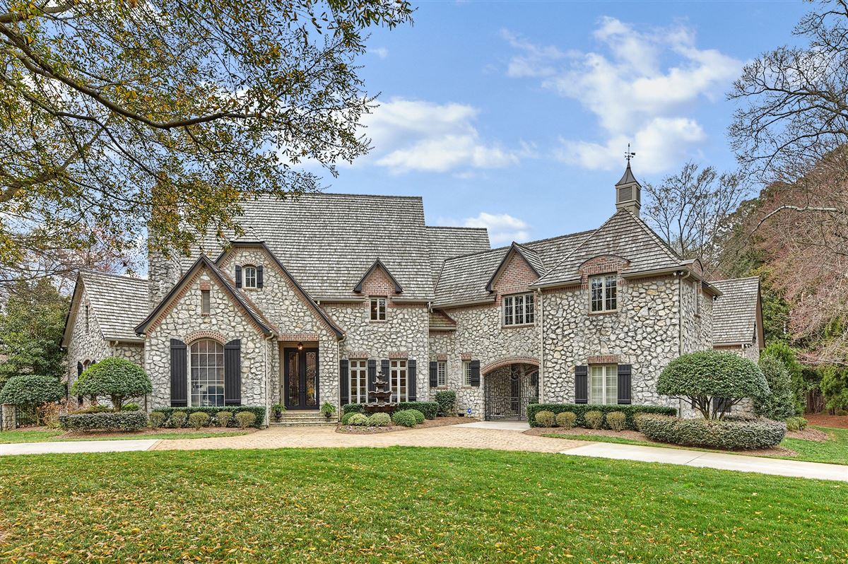 MAGNIFICENT LAKE NORMAN WATERFRONT ESTATE North Carolina Luxury Homes