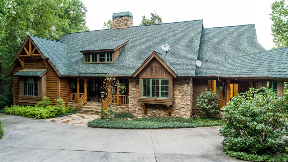 A WESTERNSTYLE MOUNTAIN LODGE South Carolina Luxury Homes Mansions For Sale