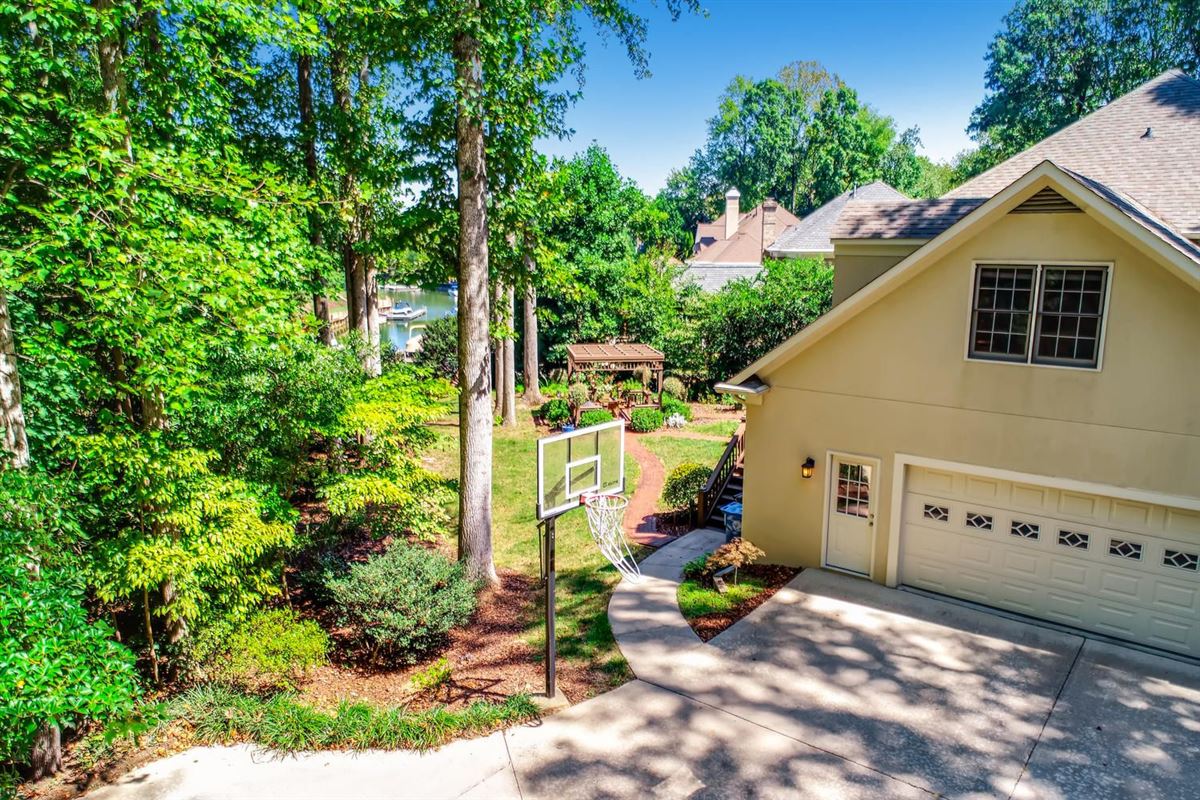 CORNELIUS WATERFRONT LOCATION North Carolina Luxury Homes Mansions For Sale Luxury Portfolio