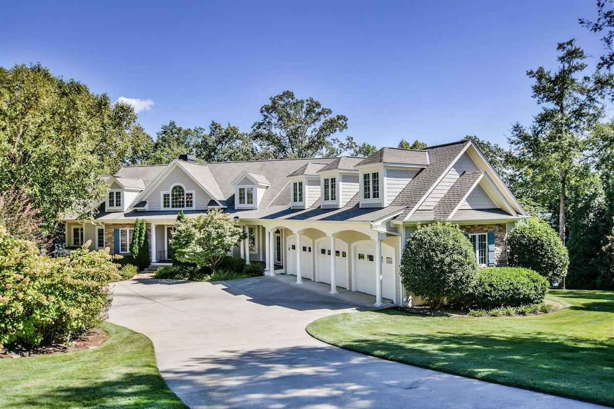 | South Carolina Luxury Homes | Mansions For Sale | Luxury Portfolio