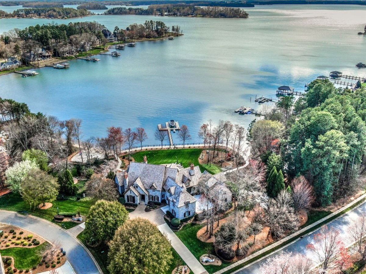 EXTRAORDINARY WATERFRONT STONE ESTATE North Carolina Luxury Homes