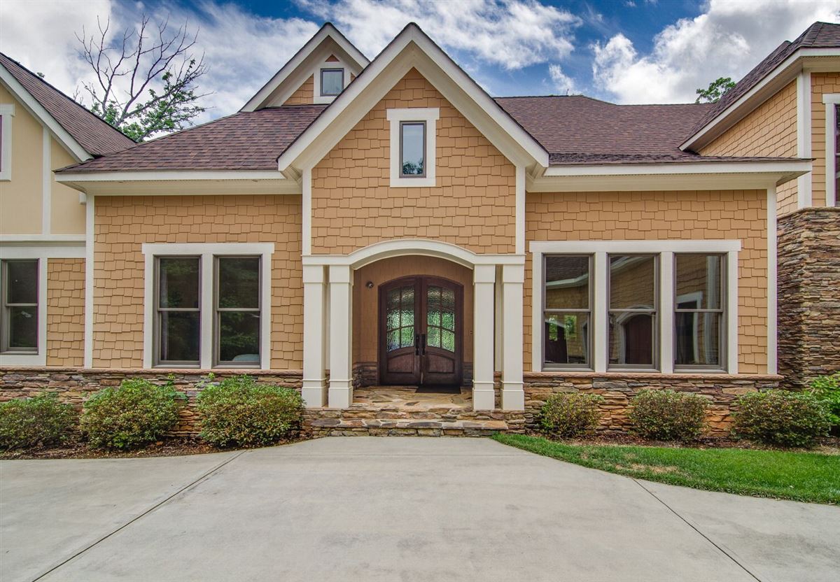 EXQUISITE CUSTOM BUILT HOME ON HIGH ROCK LAKE North Carolina Luxury