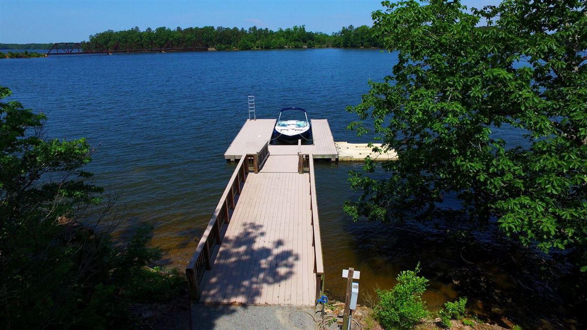 EXQUISITE CUSTOM BUILT HOME ON HIGH ROCK LAKE North Carolina Luxury Homes Mansions For Sale