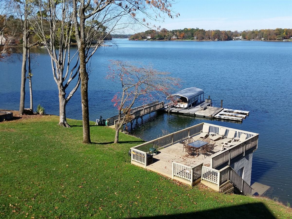 COME AND SEE THIS WONDERFUL LAKEFRONT PROPERTY North Carolina Luxury Homes Mansions For Sale