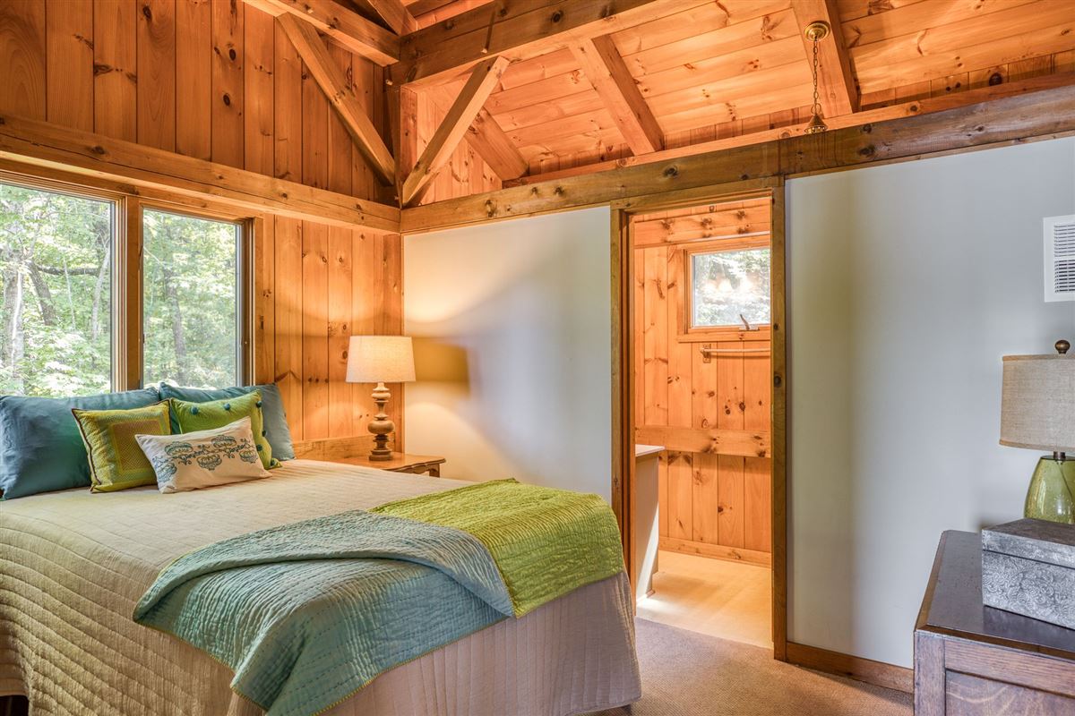 EXCLUSIVE LAKE JOCASSEE HOME South Carolina Luxury Homes Mansions