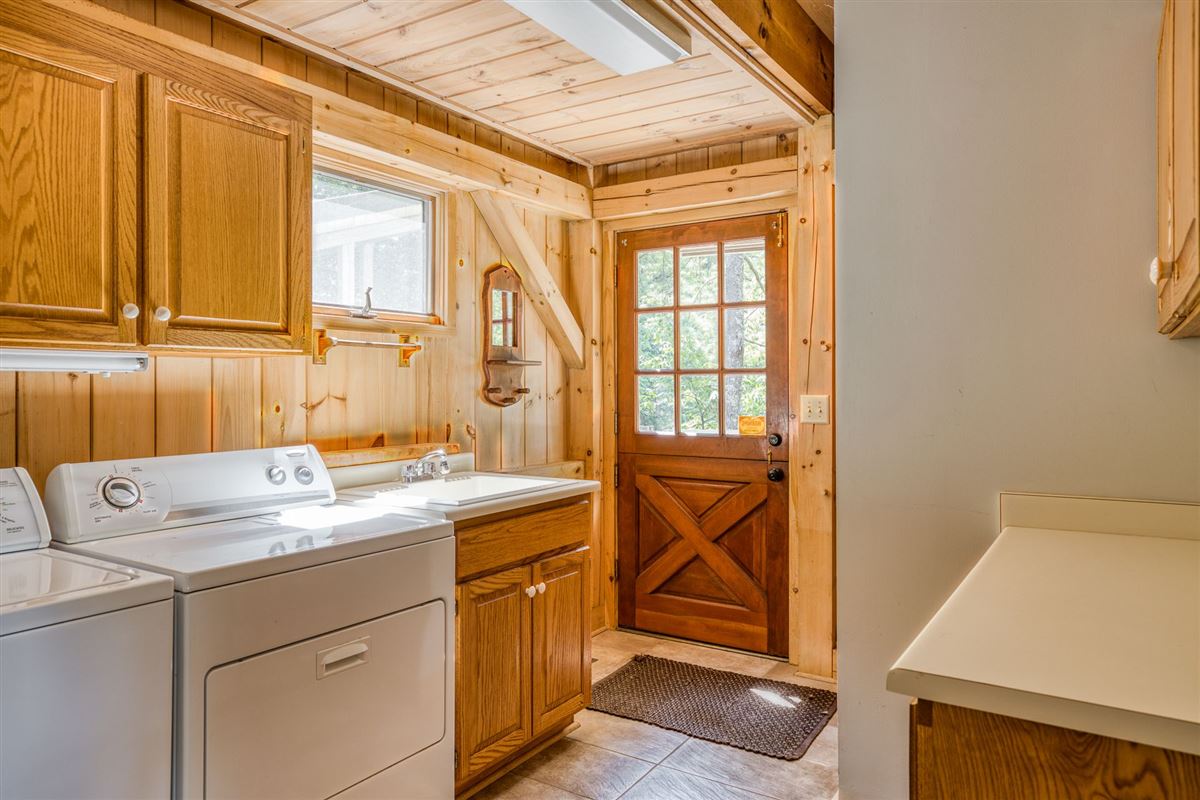 EXCLUSIVE LAKE JOCASSEE HOME South Carolina Luxury Homes Mansions