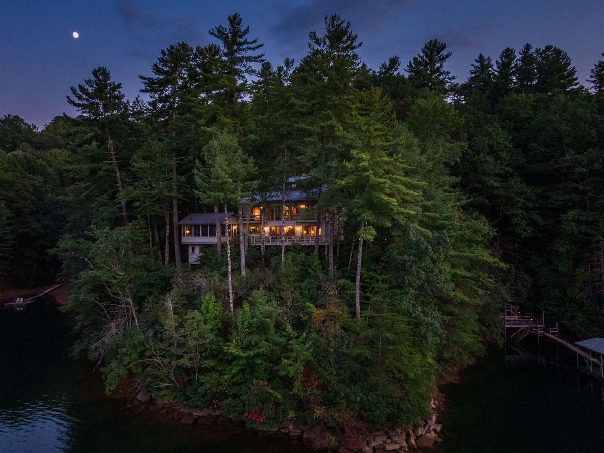 EXCLUSIVE LAKE JOCASSEE HOME South Carolina Luxury Homes Mansions