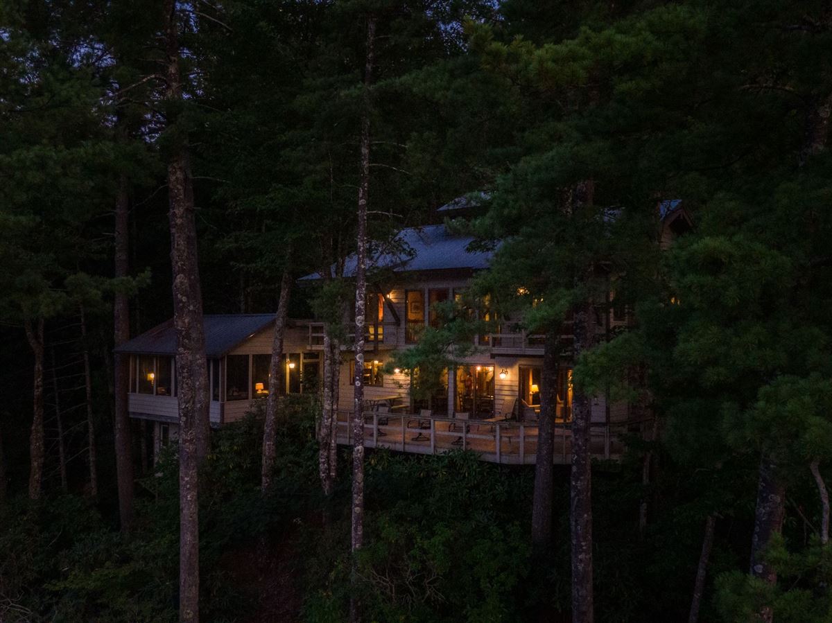 EXCLUSIVE LAKE JOCASSEE HOME South Carolina Luxury Homes Mansions