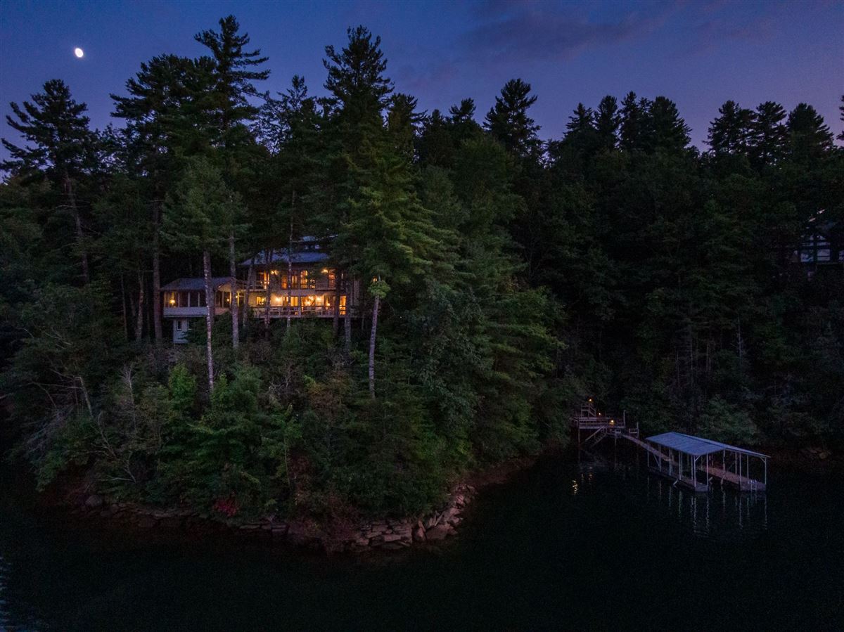 EXCLUSIVE LAKE JOCASSEE HOME South Carolina Luxury Homes Mansions