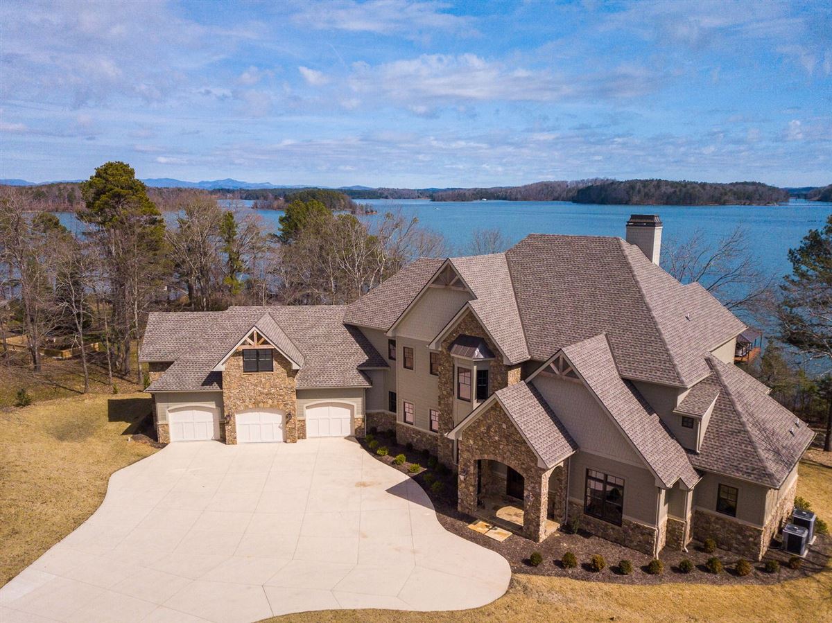 BRAND NEW LUXURY HOME ON LAKE KEOWEE South Carolina Luxury Homes