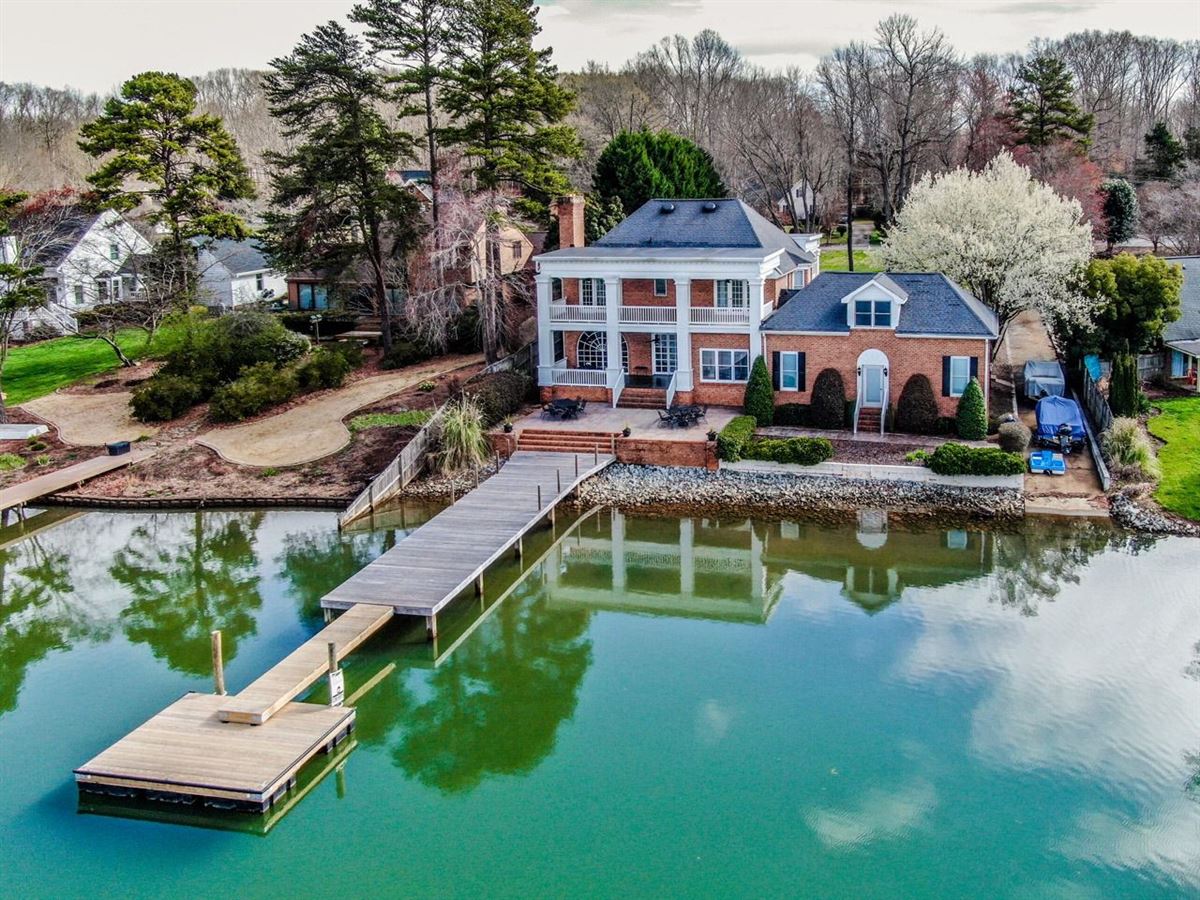 WATERFRONT HOME WITH SOUTHERN ACCENT North Carolina Luxury Homes