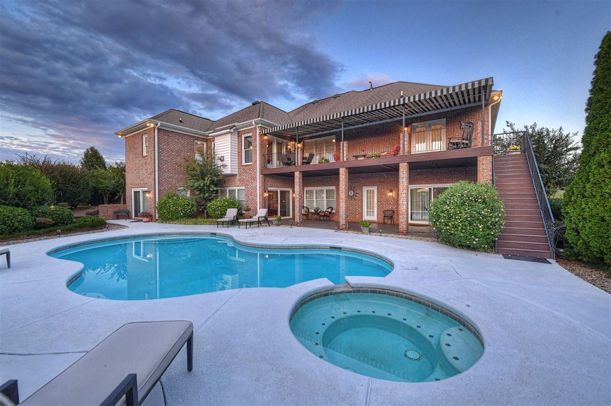 PEACEFUL COUNTRY LIVING WITH AN ENTERTAINING FLAIR North Carolina