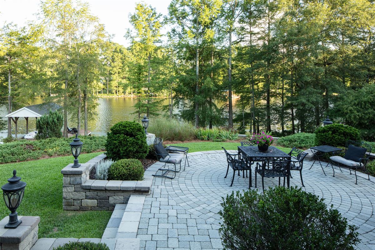 SOOTHING VIEWS OF HOLT LAKE North Carolina Luxury Homes Mansions