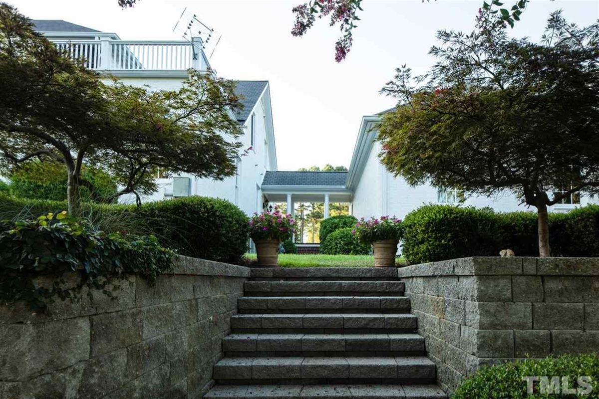 SOOTHING VIEWS OF HOLT LAKE North Carolina Luxury Homes Mansions