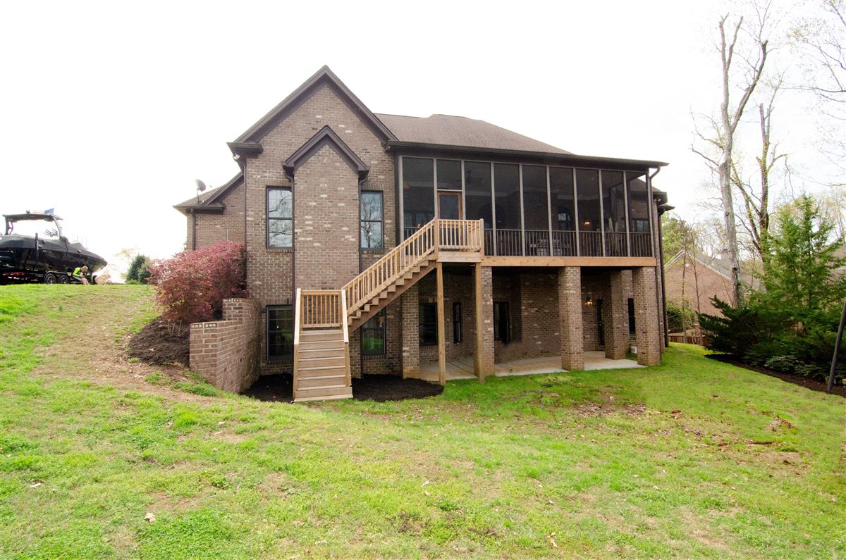 BEAUTIFUL WATERFRONT OASIS ON LAKE WYLIE South Carolina Luxury Homes