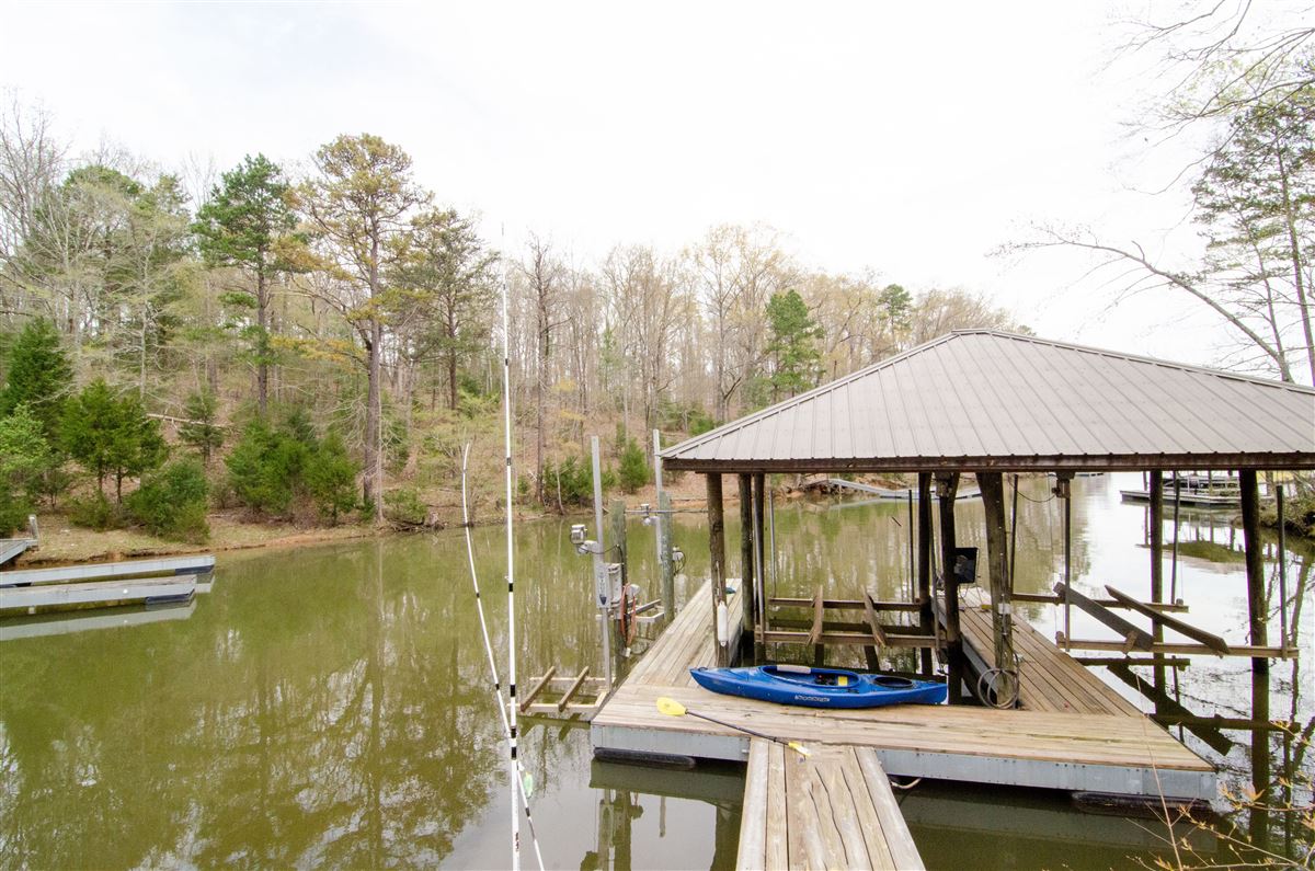 BEAUTIFUL WATERFRONT OASIS ON LAKE WYLIE South Carolina