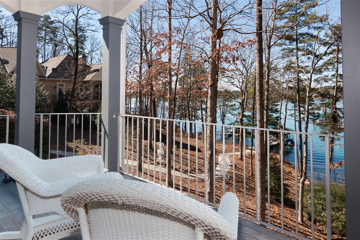 STANDOUT HOME ON LAKE KEOWEE South Carolina Luxury Homes Mansions