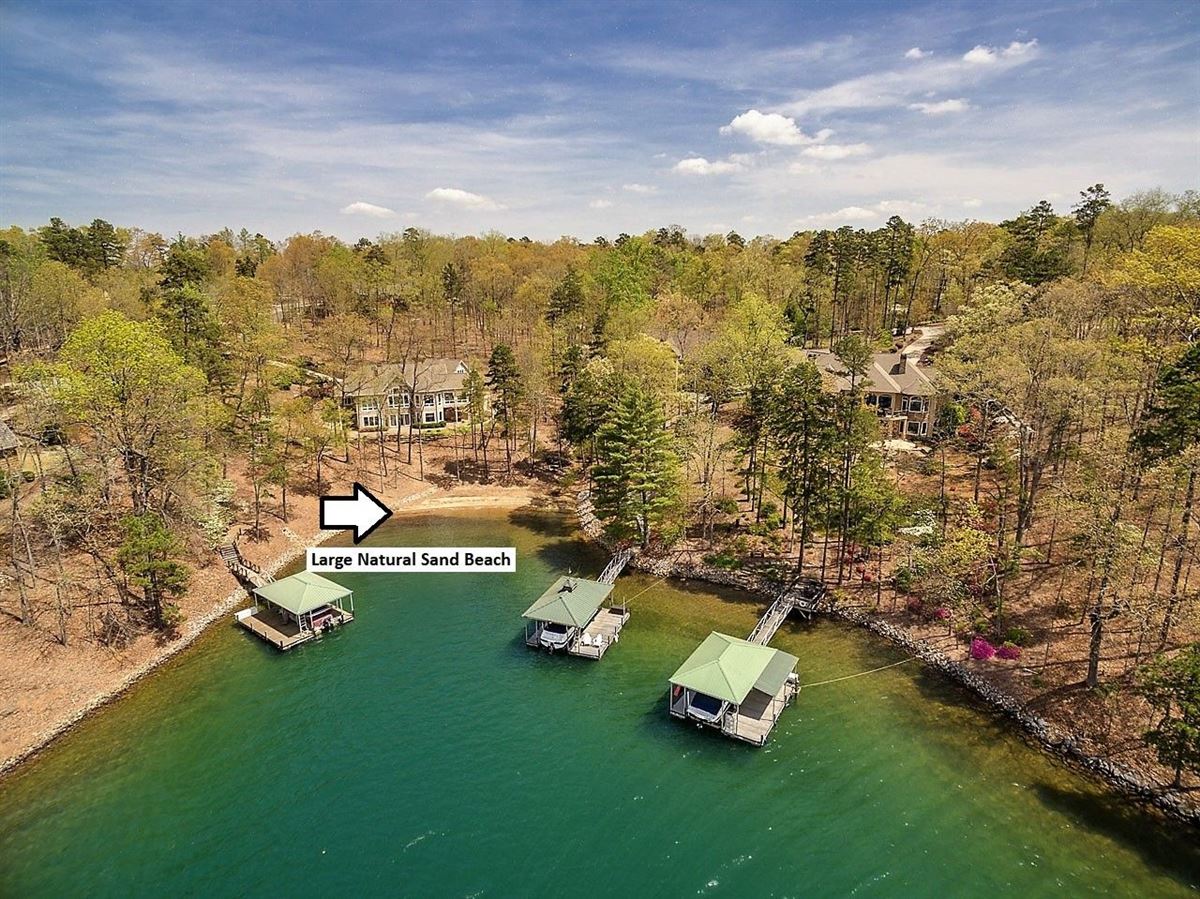 STANDOUT HOME ON LAKE KEOWEE South Carolina Luxury Homes Mansions