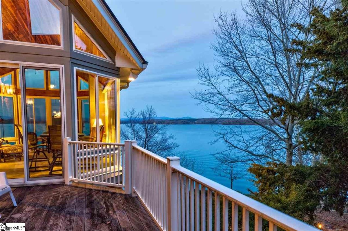 BIG SWEEPING LAKE KEOWEE & MOUNTAIN VIEWS South Carolina Luxury Homes
