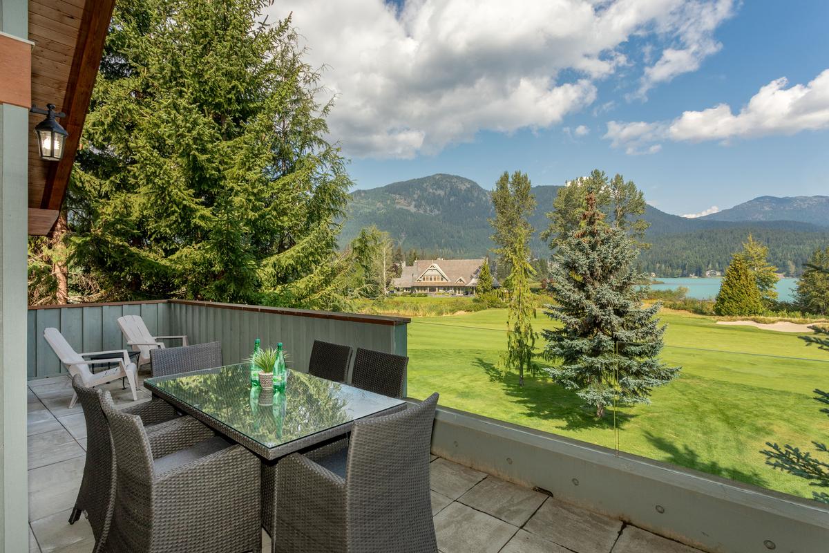 EXCLUSIVE LAKE VIEW PROPERTY | British Columbia Luxury Homes | Mansions ...