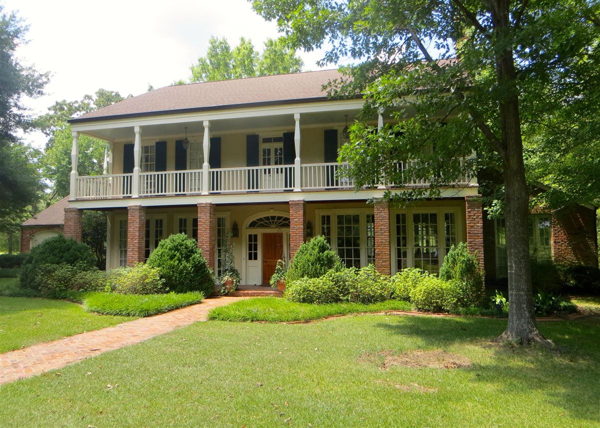 BEAUTIFUL HOME ON 116 ACRES Mississippi Luxury Homes Mansions For