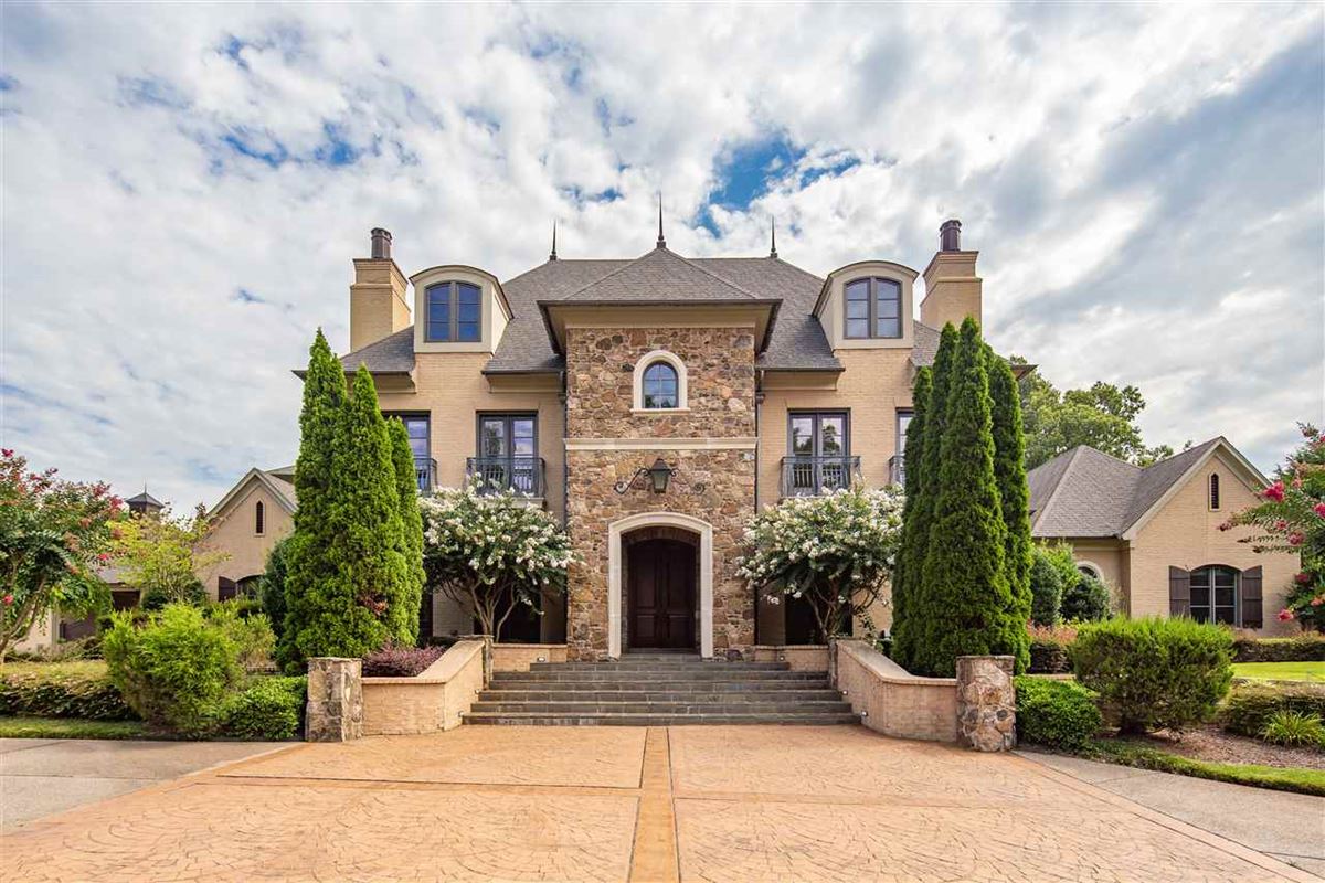 A STUNNING RESIDENCE Tennessee Luxury Homes Mansions For Sale