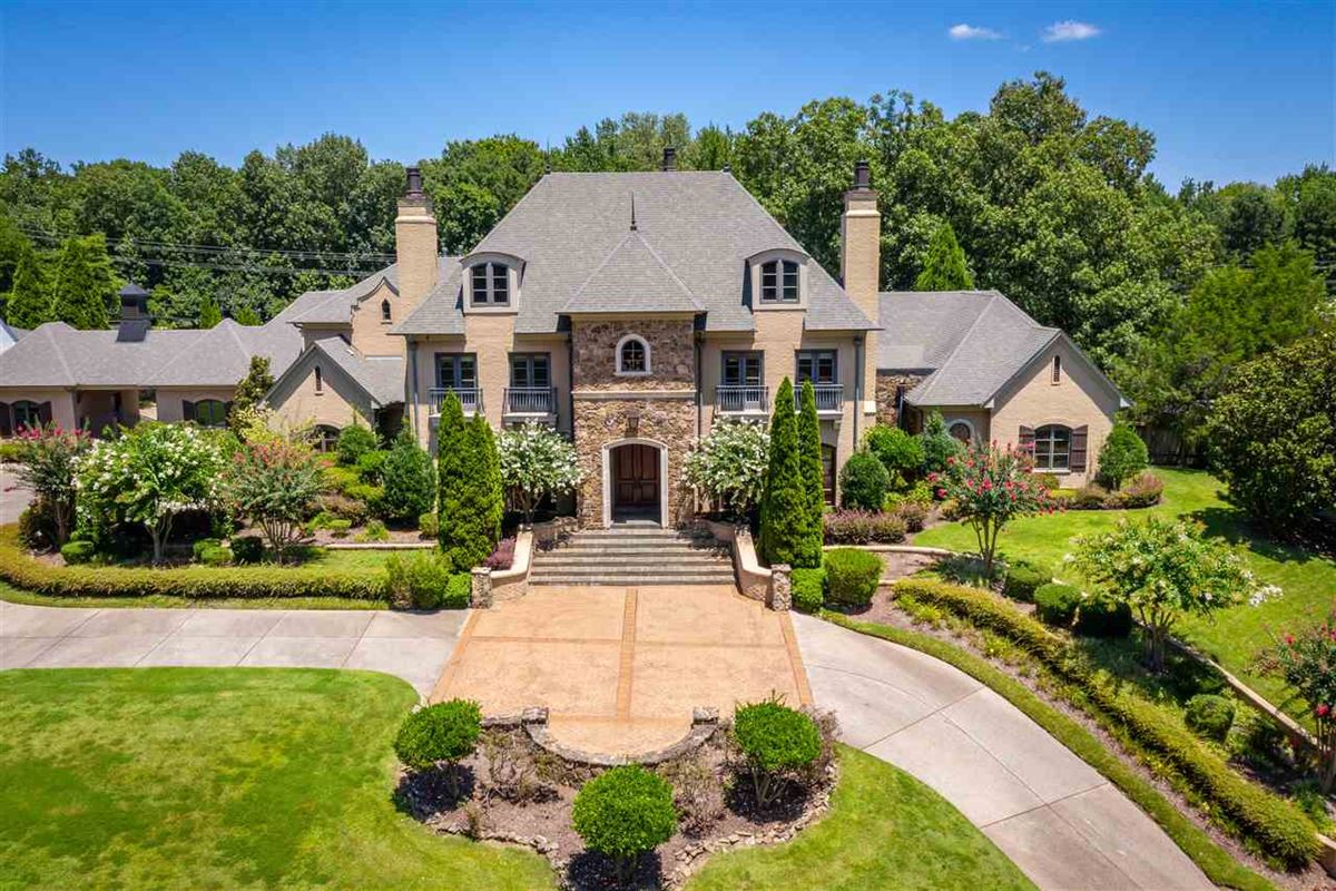 A STUNNING RESIDENCE Tennessee Luxury Homes Mansions For Sale