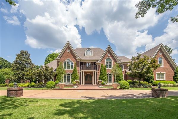 AN IMPRESSIVE HOME IN GERMANTOWN | Tennessee Luxury Homes | Mansions ...