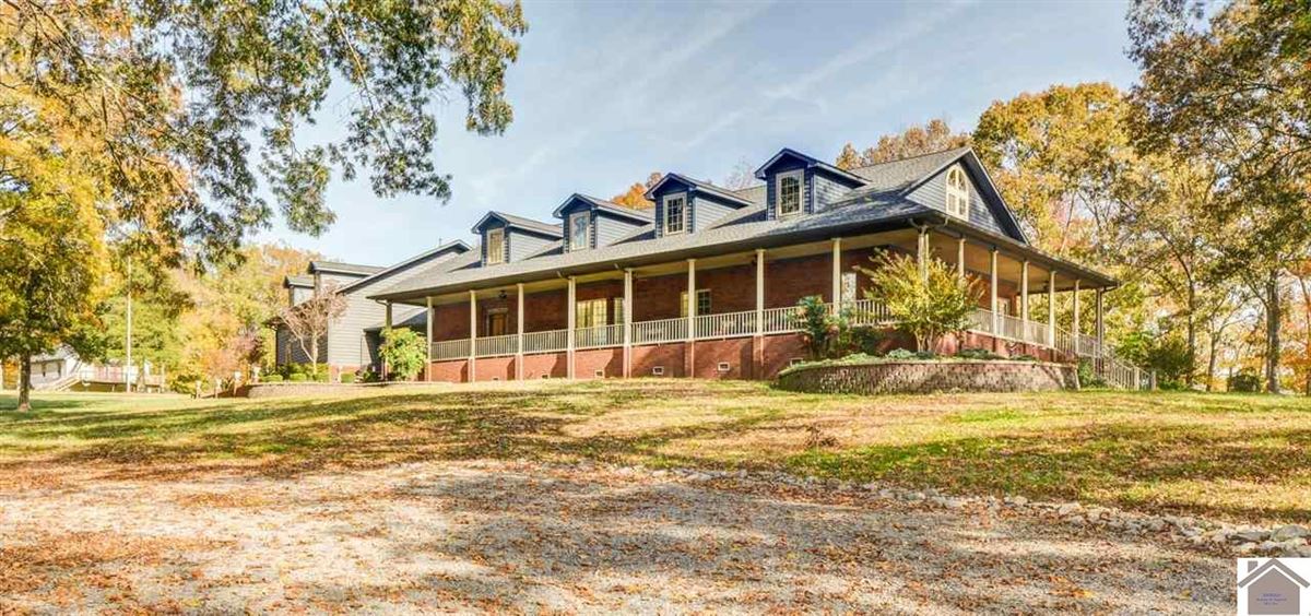 REMARKABLE LAKEFRONT HOME ON KENTUCKY LAKE Kentucky Luxury Homes