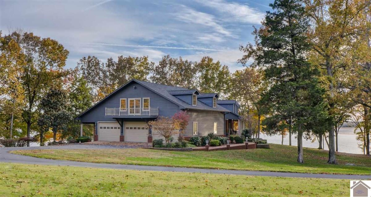 REMARKABLE LAKEFRONT HOME ON KENTUCKY LAKE Kentucky Luxury Homes