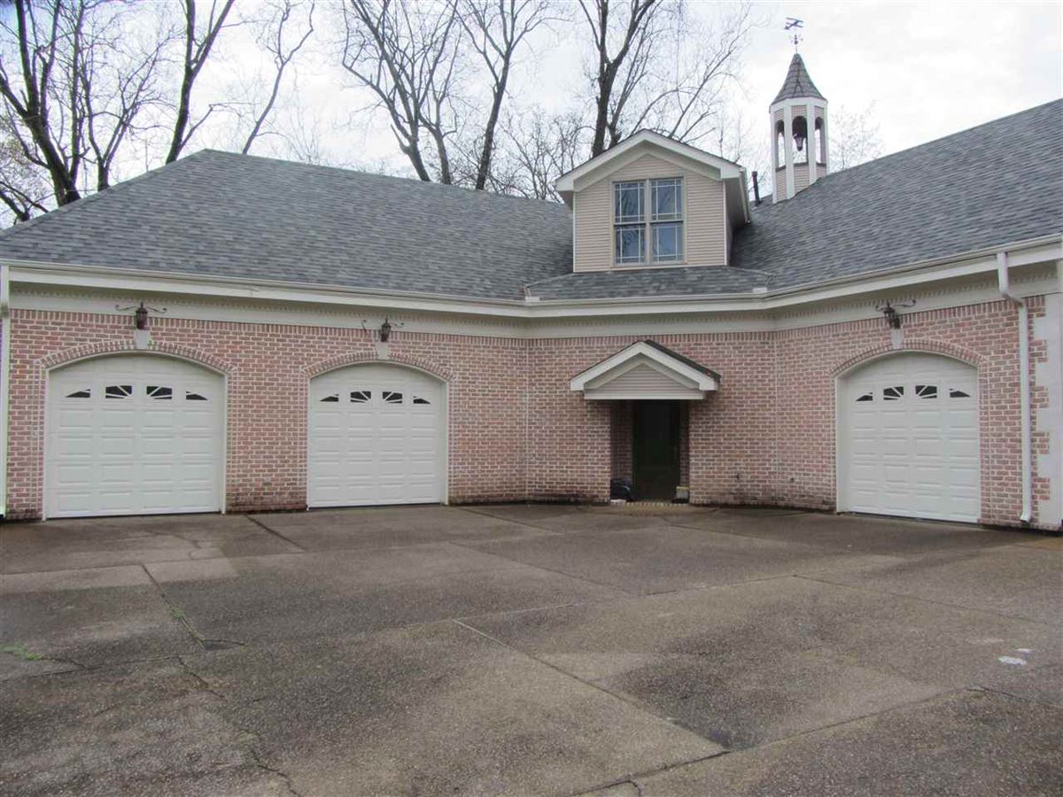 ONE OF A KIND PROPERTY IN GERMANTOWN Tennessee Luxury Homes