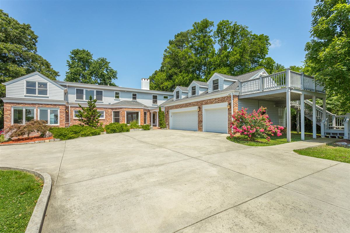 HISTORIC NEIGHBORHOOD OF MISSIONARY RIDGE Tennessee Luxury Homes