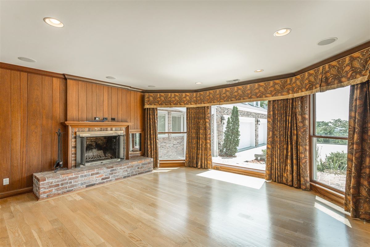 HISTORIC NEIGHBORHOOD OF MISSIONARY RIDGE Tennessee Luxury Homes