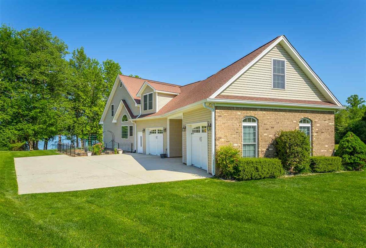 RARE RIVERFRONT ESTATE Tennessee Luxury Homes Mansions For Sale