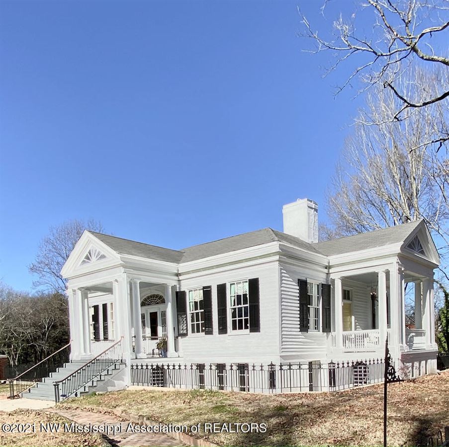 A HISTORIC MANSION IN HOLLY SPRINGS Mississippi Luxury Homes