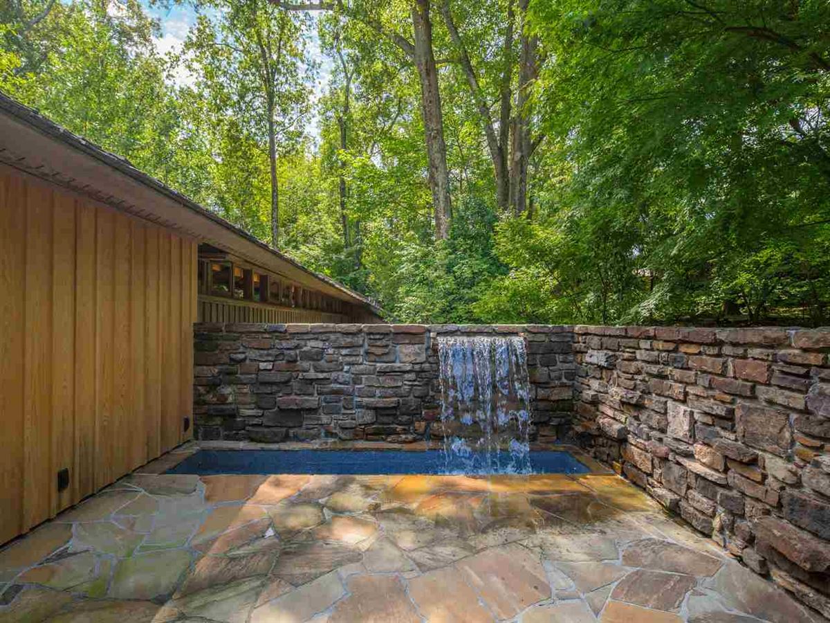 ORGANIC MIDCENTURY MODERN HOME IN MEMPHIS Tennessee Luxury Homes