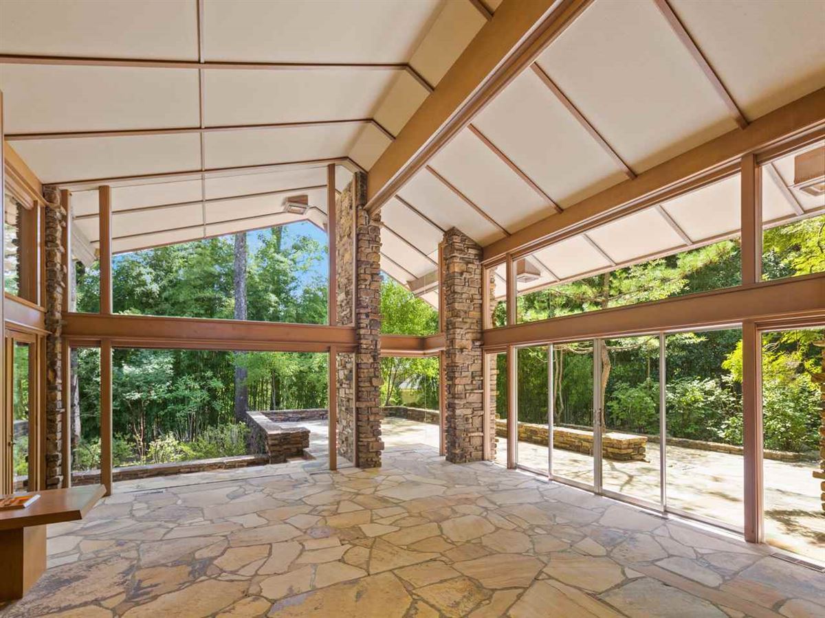 ORGANIC MIDCENTURY MODERN HOME IN MEMPHIS Tennessee Luxury Homes