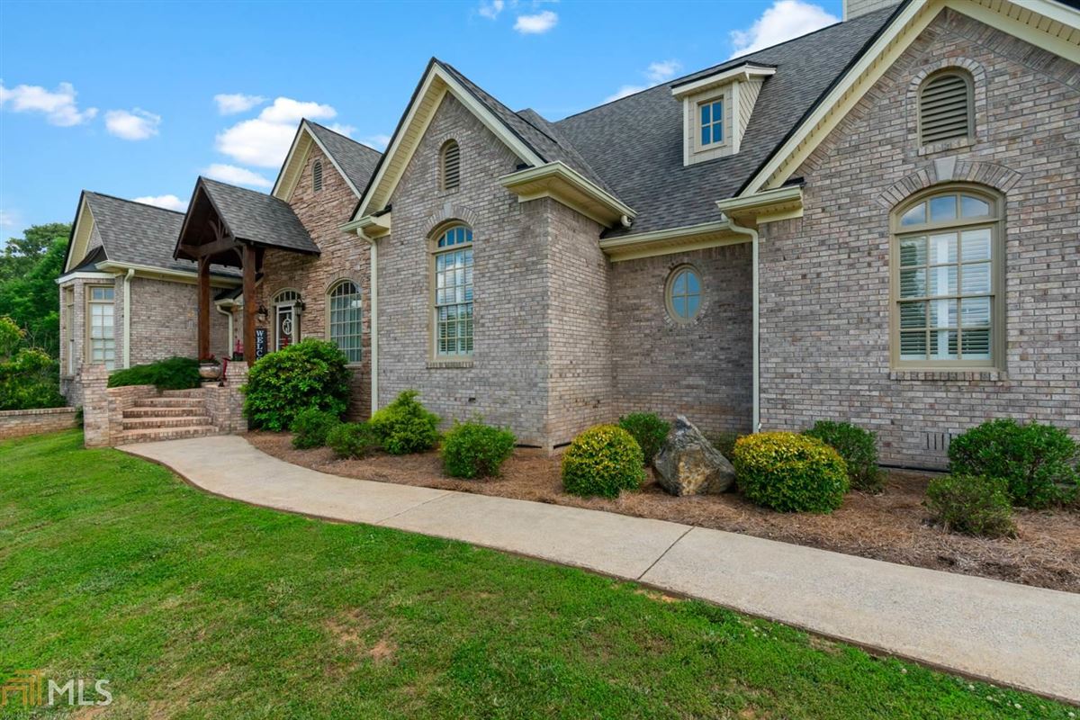 CUSTOM BRICK RANCH HOME WITH EXQUISITE FINISHES | Georgia ...