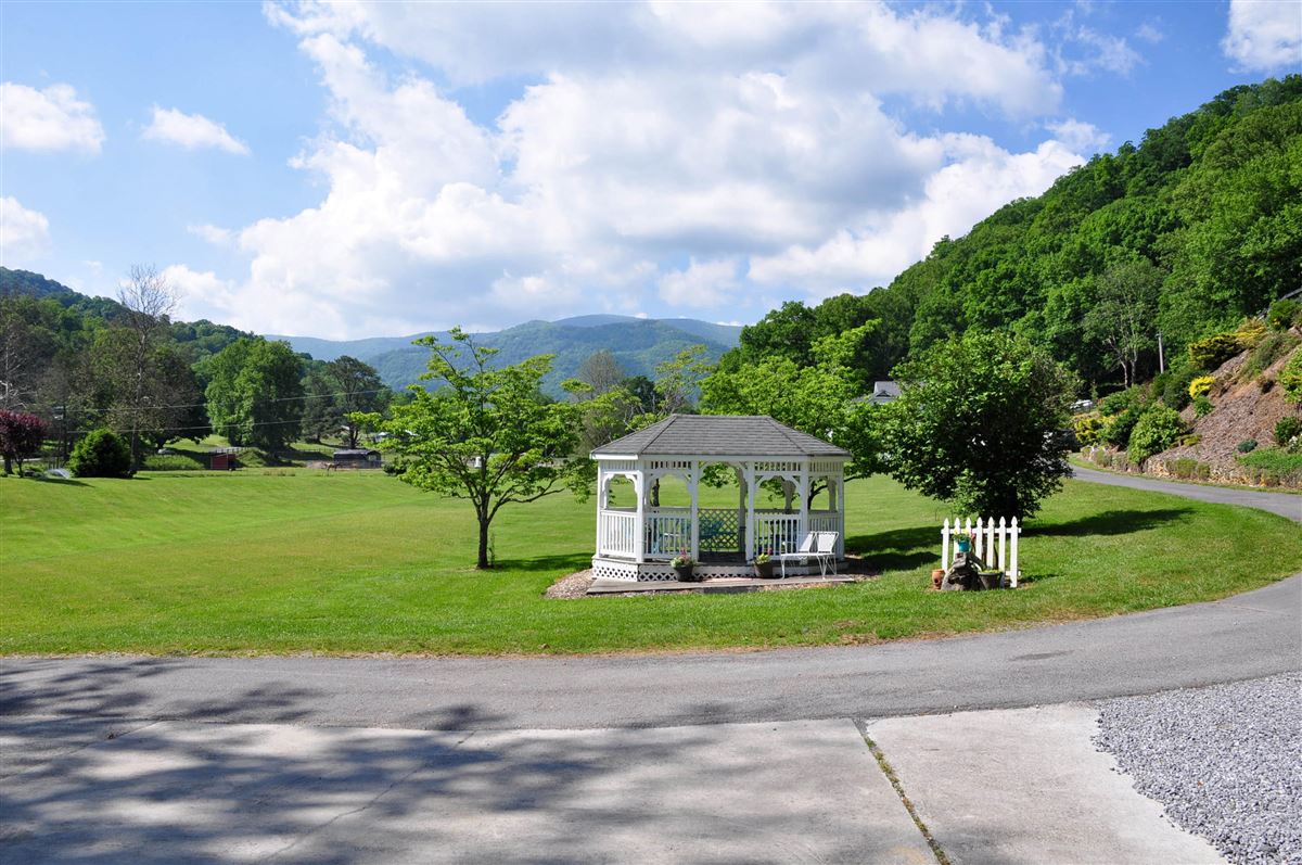 ROAN MOUNTAIN FARM Tennessee Luxury Homes Mansions For Sale